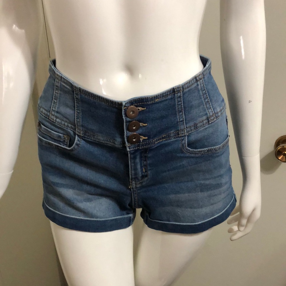 No Boundaries High Rise Stretch Waist Jean Shorts size 7